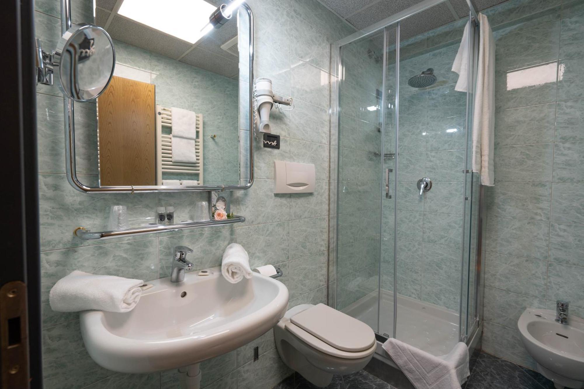 Hotel Iris Genua Zewnętrze zdjęcie